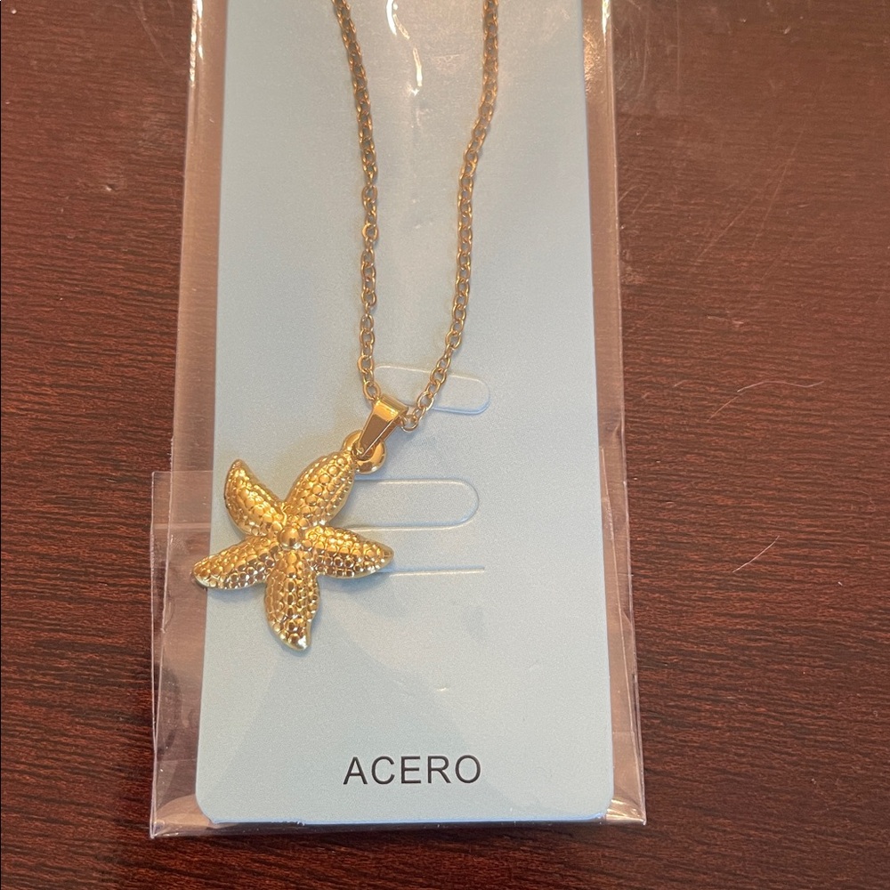 Mint Stainless Steel Gold Starfish Necklace nwt